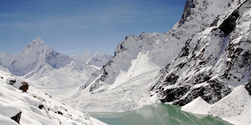 尼日利亚秋葵汤：揭秘西非浓稠口感的秘诀与家庭聚餐的核心地位